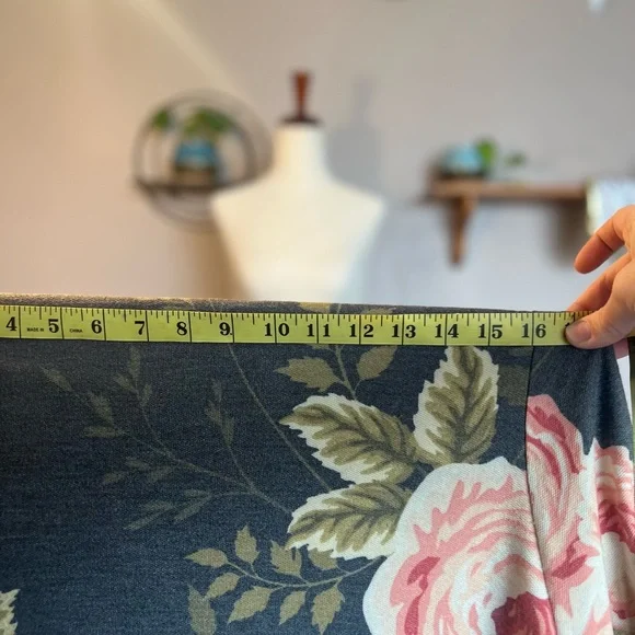 LuLaRoe Rose Oversized Floral Shirt Comfy - Picture 5 of 7